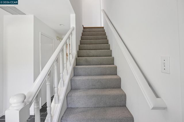 135 Canon Dr, Orinda, CA 94563