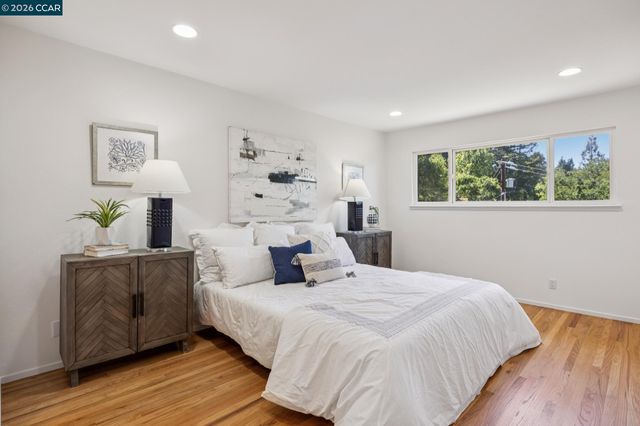 135 Canon Dr, Orinda, CA 94563