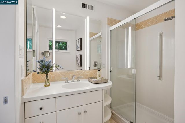 135 Canon Dr, Orinda, CA 94563