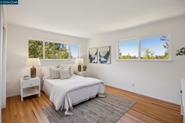 135 Canon Dr, Orinda, CA 94563
