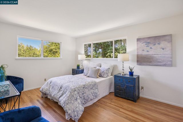 135 Canon Dr, Orinda, CA 94563