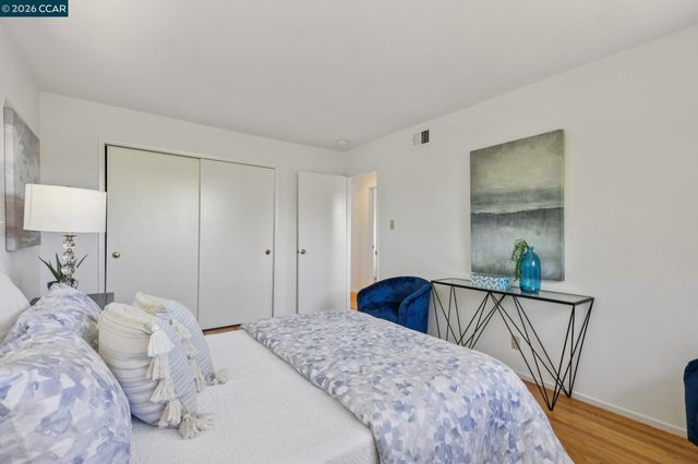 135 Canon Dr, Orinda, CA 94563