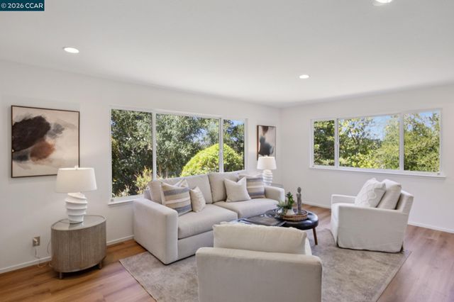 135 Canon Dr, Orinda, CA 94563
