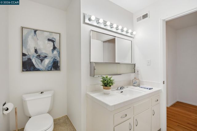 135 Canon Dr, Orinda, CA 94563
