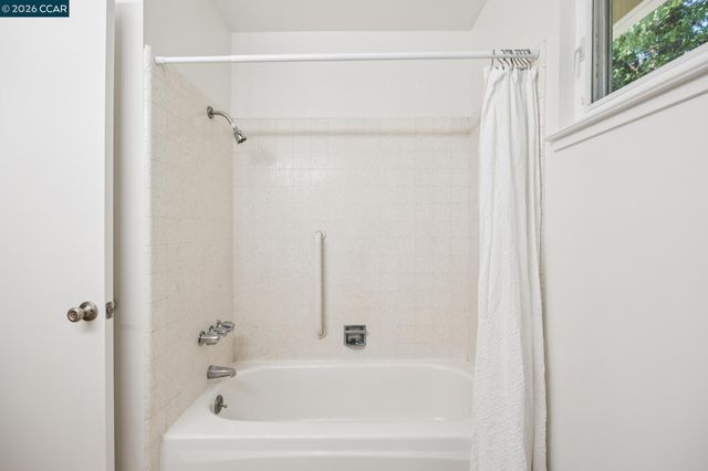 135 Canon Dr, Orinda, CA 94563