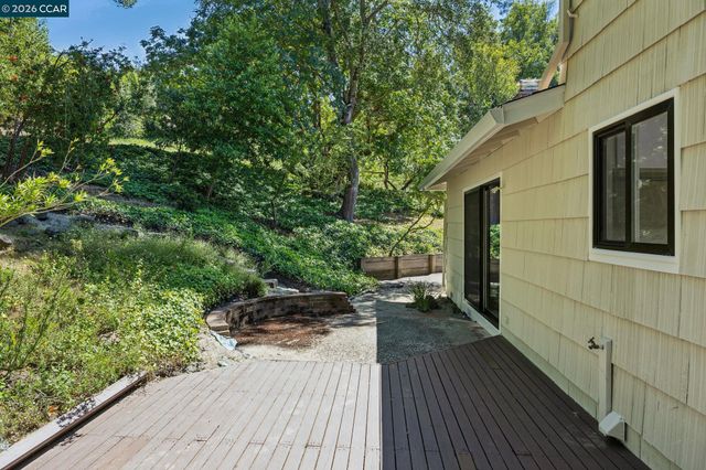 135 Canon Dr, Orinda, CA 94563