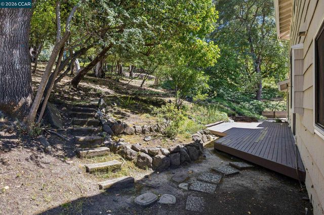 135 Canon Dr, Orinda, CA 94563