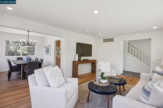 135 Canon Dr, Orinda, CA 94563