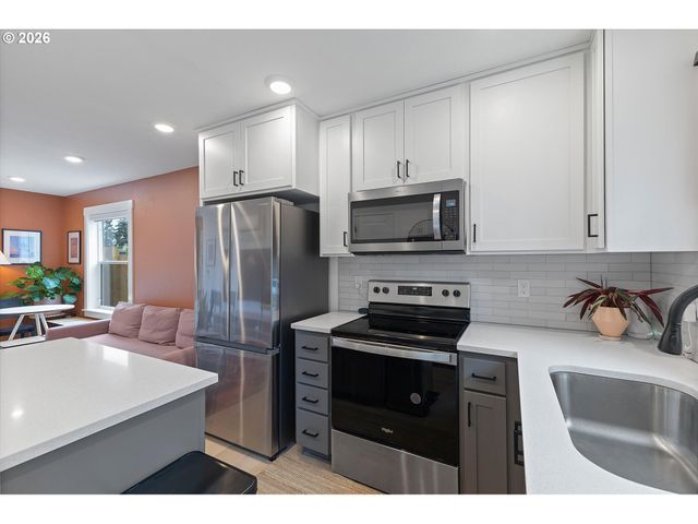 8838 N Drummond Ave, Portland, OR 97217