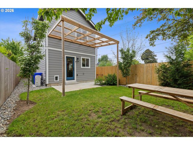 8838 N Drummond Ave, Portland, OR 97217