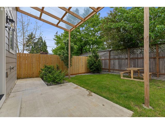 8838 N Drummond Ave, Portland, OR 97217