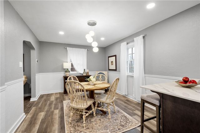 1050 Firwood Dr, Mt Lebanon, PA 15243