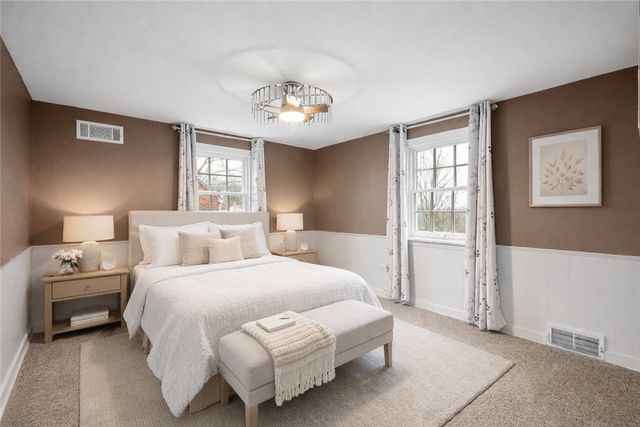 1050 Firwood Dr, Mt Lebanon, PA 15243