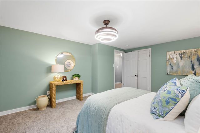 1050 Firwood Dr, Mt Lebanon, PA 15243