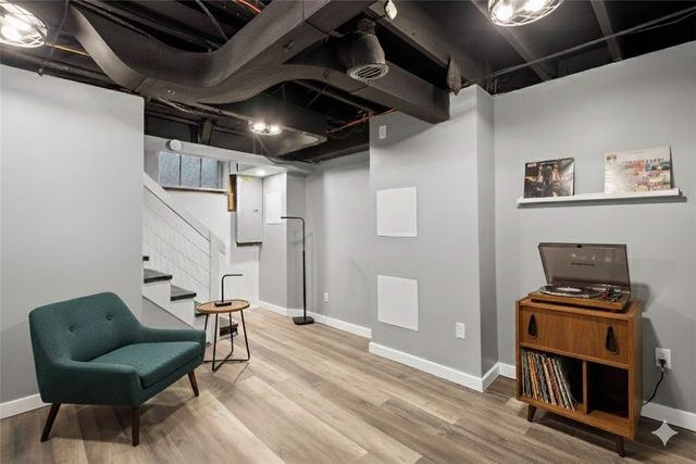 1050 Firwood Dr, Mt Lebanon, PA 15243