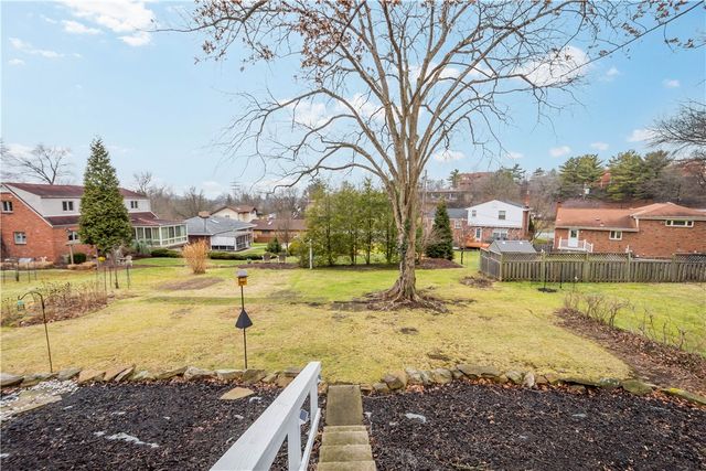 1050 Firwood Dr, Mt Lebanon, PA 15243