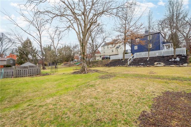 1050 Firwood Dr, Mt Lebanon, PA 15243