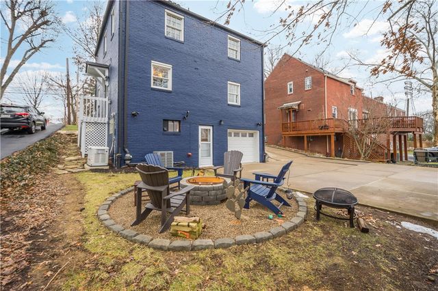 1050 Firwood Dr, Mt Lebanon, PA 15243