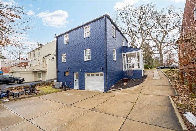 1050 Firwood Dr, Mt Lebanon, PA 15243