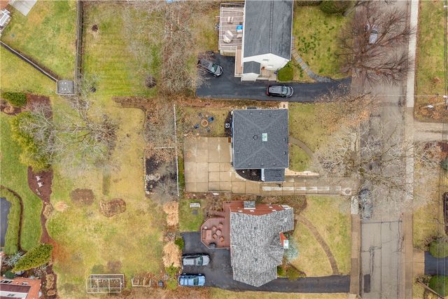 1050 Firwood Dr, Mt Lebanon, PA 15243