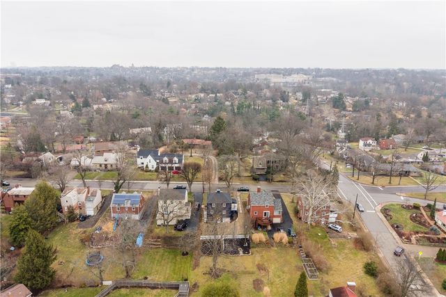 1050 Firwood Dr, Mt Lebanon, PA 15243