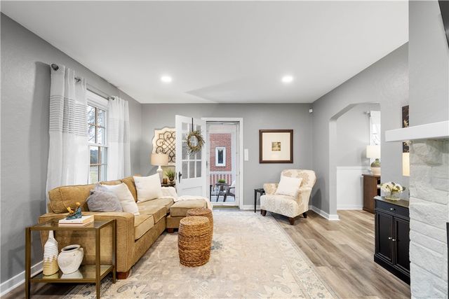 1050 Firwood Dr, Mt Lebanon, PA 15243