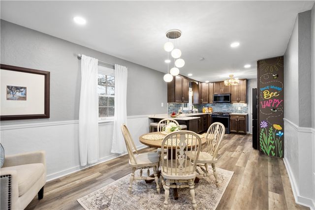 1050 Firwood Dr, Mt Lebanon, PA 15243