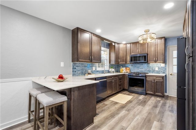 1050 Firwood Dr, Mt Lebanon, PA 15243