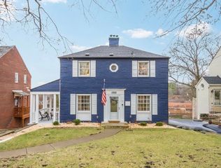 1050 Firwood Dr, Mt Lebanon, PA 15243