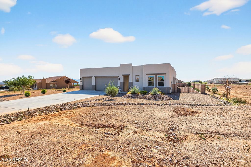 6736 E VAQUERO Circle, Hereford, AZ 85615