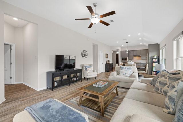 608 Roaming DR, Hutto, TX 78634