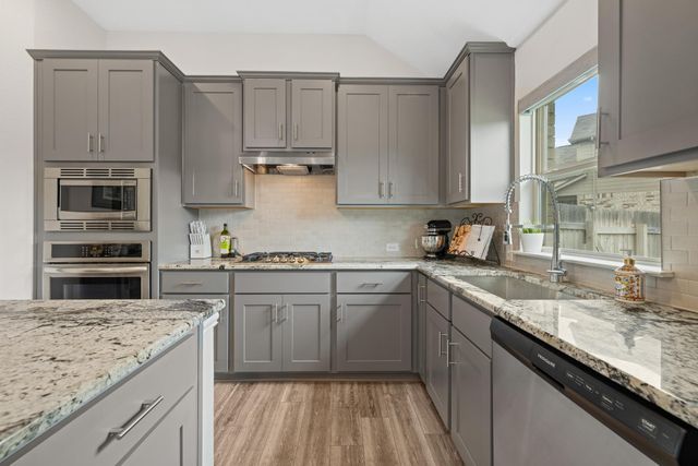 608 Roaming DR, Hutto, TX 78634