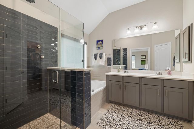 608 Roaming DR, Hutto, TX 78634