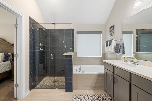 608 Roaming DR, Hutto, TX 78634