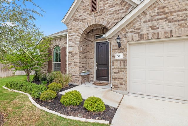 608 Roaming DR, Hutto, TX 78634