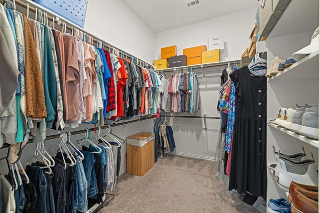 608 Roaming DR, Hutto, TX 78634
