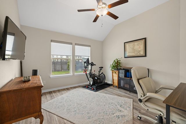 608 Roaming DR, Hutto, TX 78634