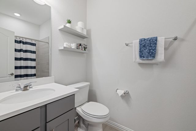 608 Roaming DR, Hutto, TX 78634