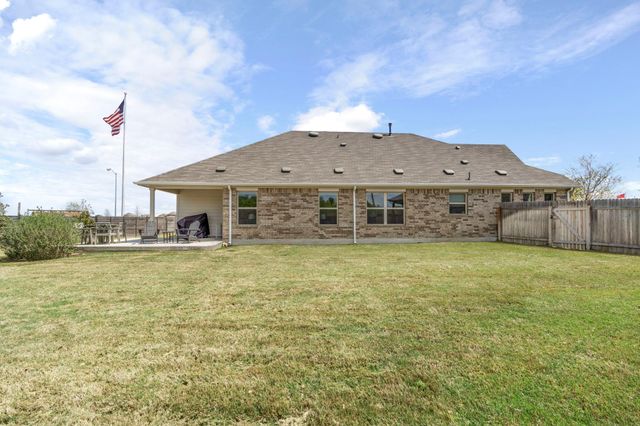 608 Roaming DR, Hutto, TX 78634