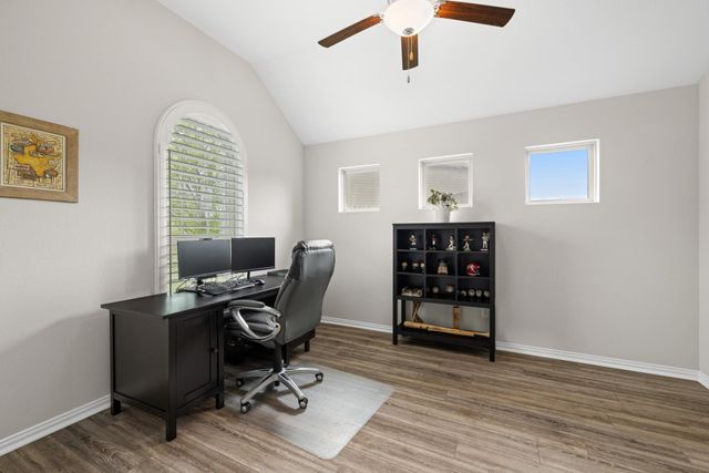 608 Roaming DR, Hutto, TX 78634