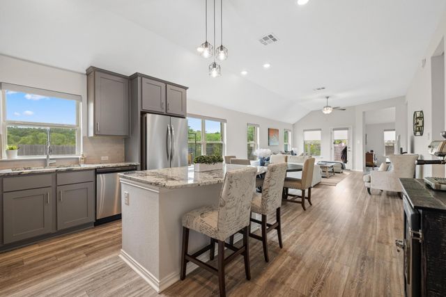 608 Roaming DR, Hutto, TX 78634
