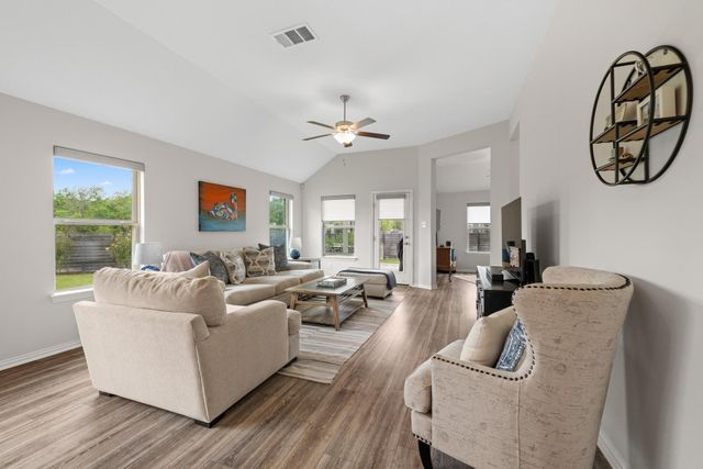 608 Roaming DR, Hutto, TX 78634