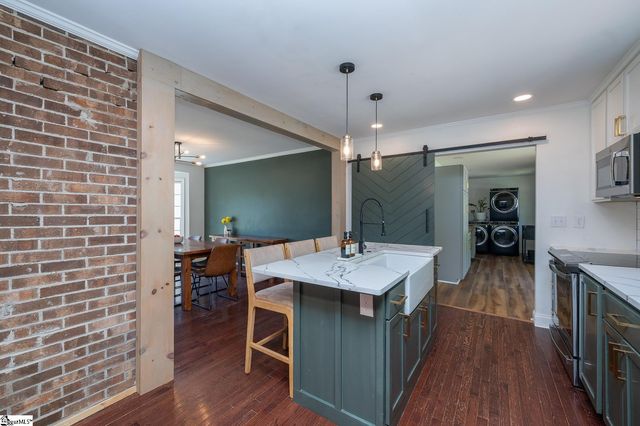 206 Mountain Crest Drive, Taylors, SC 29687