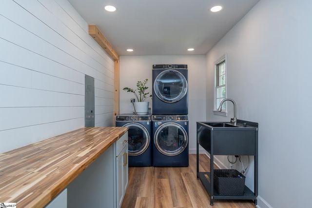 206 Mountain Crest Drive, Taylors, SC 29687