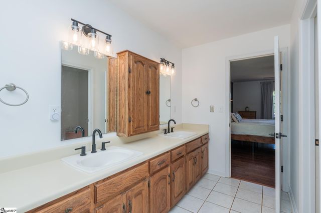 206 Mountain Crest Drive, Taylors, SC 29687