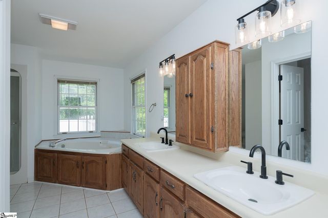 206 Mountain Crest Drive, Taylors, SC 29687