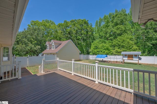 206 Mountain Crest Drive, Taylors, SC 29687