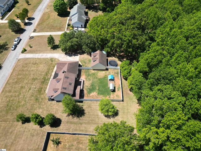 206 Mountain Crest Drive, Taylors, SC 29687