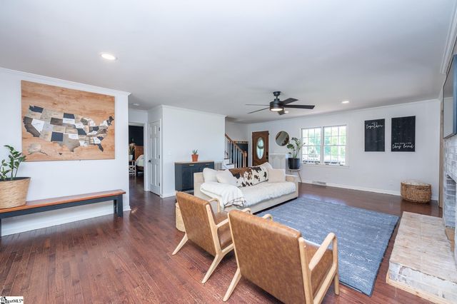 206 Mountain Crest Drive, Taylors, SC 29687