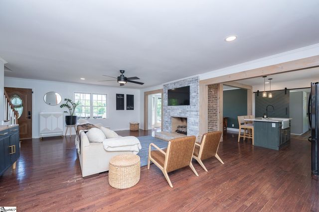 206 Mountain Crest Drive, Taylors, SC 29687